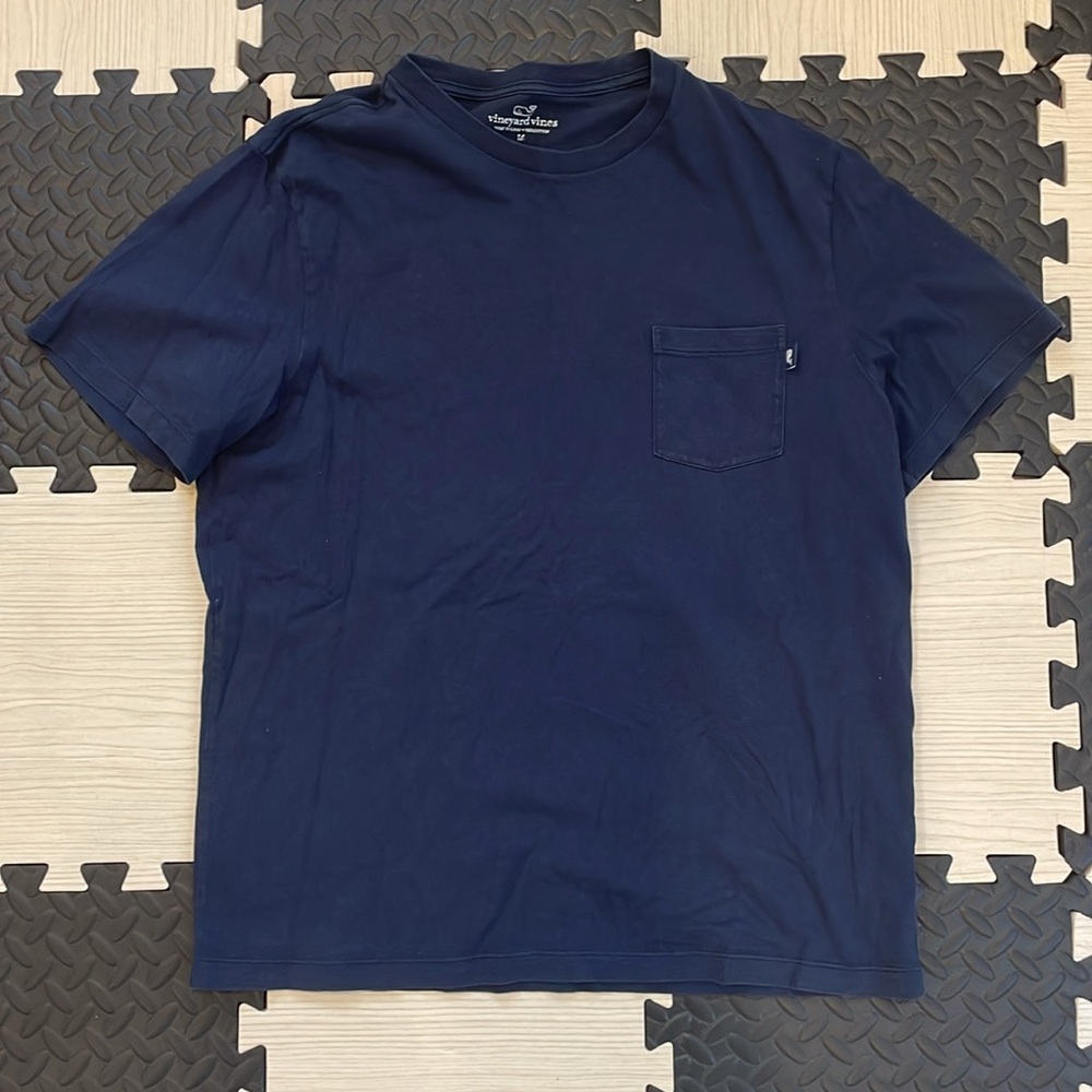 Used Mens Vineyard Vines size medium T Shirt